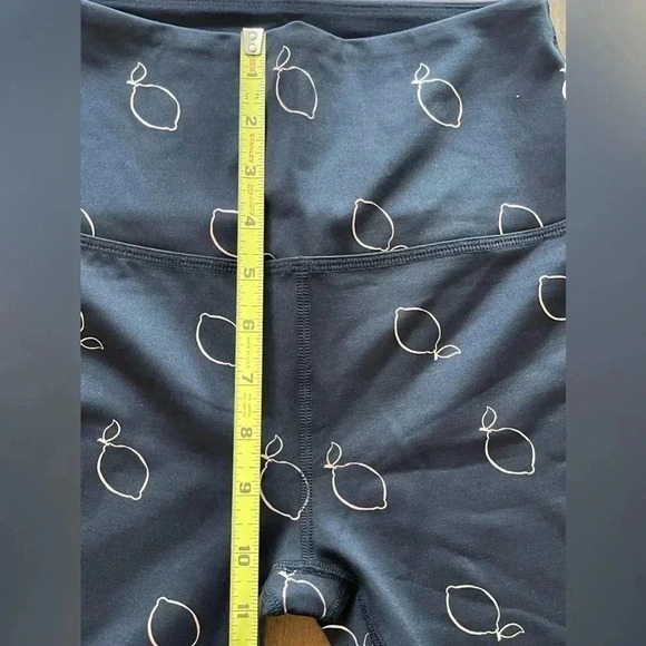 Beyond Yoga gold lemon and black leggings - Picture 10 of 13